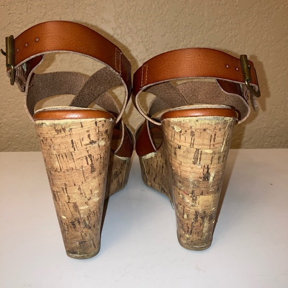 Cognac faux leather wedges size 6.5 - Picture 5 of 9